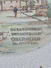 Тарелка декоративная винтажная Karlsruhe / Majolika с кракелюром &quot;Sangerbund 75 лет&quot;, ручная роспись, керамика, 30 см, Германия, 1988 г.