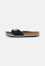 Tommy Hilfiger MOLDED FOOTBED FLAT  Mules black ПЛАТФОРМА С ФОРМОВАННЫМИ СТУПИЦАМИ Мюли черный