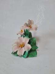 Статуэтка винтажная Capodimonte &quot;Розовые цветы&quot; среднего размера, фарфор, 15 х 15 см, Италия, 1960-70гг.
