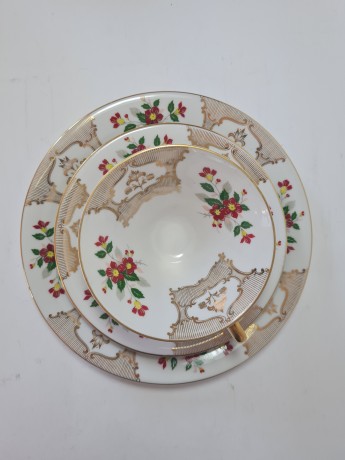 Чайное трио винтажное Bavaria с обильным позолоченным узором и букетами цветов, ручная роспись, фарфор, Германия, 1960-70гг.