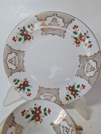 Чайное трио винтажное Bavaria с обильным позолоченным узором и букетами цветов, ручная роспись, фарфор, Германия, 1960-70гг.