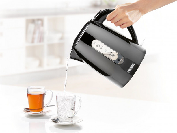 PRINCESS PRINCESS Wasserkocher Wasserkocher, Dank 360-Grad-Sockel fur Links- und Rechtshander gleichermassen geeignet Чайник PRINCESS, подходит как левшам, так и правшам благодаря основанию на 360 градусов.