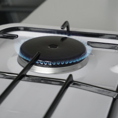 BlueCraft BlueCraft Gaskocher, Campingkocher 4-flammig, Gasherd Kochfeld 50 mbar, inkl. Gasregler 50 mbar und Gasschlauch 100 cm  Газовая плита BlueCraft, походная печь на 4 пламени, газовая плита на 50 мбар, включая газовый регулятор на 50 мбар и газовый