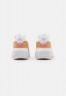 Nike Sportswear AIR MAX VERONA Sneaker low sail/electro orange/twine/white AIR MAX VERONA Низкие кроссовки женские парус/электро оранжевый/шпагат/белый