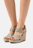 Tommy Hilfiger HIGH WEDGE  Wedge sandals woodridge HIGH WEDGE Сандалии на танкетке Вудридж