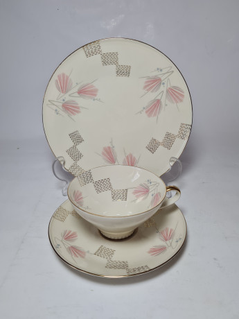 Mitterteich Bavaria Фарфоровое чайное трио с цветочным и геометрическим узором, Германия, 1960-70гг.