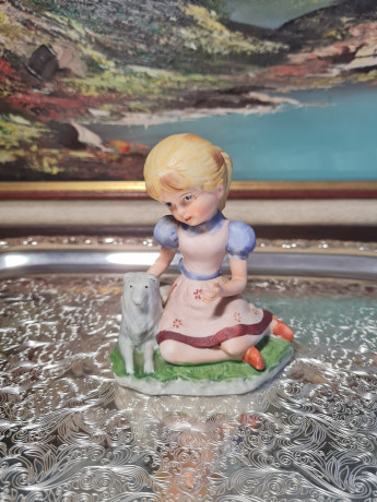 Статуэтка девочки с собакой Capodimonte, 11 x 9 см, Италия, 1960-70гг.