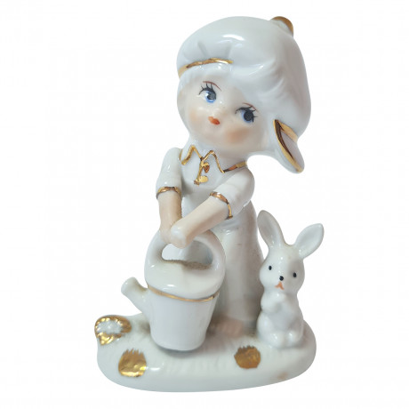 Peach Elegance Фарфоровая статуэтка с позолотой "Мальчик в белой кепке с лейкой и кроликом", ручная роспись, 8см x 5см, Тайвань, 1960-70гг.