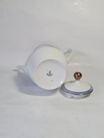 Чайник винтажный Winterling, белый фарфор со светло-голубым ободком и позолотой, 22 x 27,5 см, Германия, 1960-70гг.