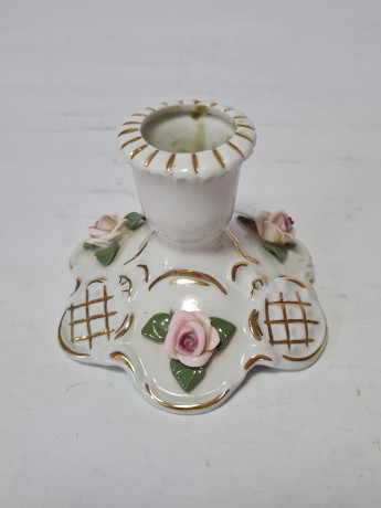 Подсвечник винтажный K D, белый фарфор с декором из роз и с позолотой, 7 x 10 см, Германия, 1960-70гг.