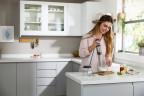KENWOOD KENWOOD Stabmixer HBM60.307GY Triblade XL+, 1000 W, inkl. Zerkleinerer, Kartoffelstampfer, Messbecher und Schneebesen  Ручной блендер KENWOOD HBM60.307GY Triblade XL+, 1000 Вт, включая измельчитель, толкушку для картофеля, мерную чашку и венчик