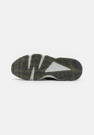 Nike Sportswear AIR HUARACHE CRATER PRM UNISEX Sneaker low dark smoke grey/iron grey/photon dust/black/volt AIR HUARACHE CRATER PRM UNISEX Низкие кроссовки женские темный дымчато-серый/железно-серый/фотонная пыль/черный/вольтовый