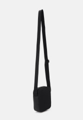 Tommy Hilfiger CENTRAL REPREVE MINI REPORTER UNISEX Across body bag black CENTRAL REPREVE MINI REPORTER UNISEX Сумка через плечо черный