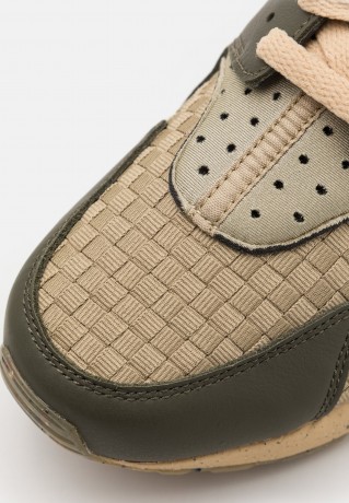 Nike Sportswear AIR HUARACHE CRATER PRM UNISEX Sneaker low cargo khaki/limestone/sesame/black AIR HUARACHE CRATER PRM UNISEX Низкие кроссовки женские карго хаки/известняк/кунжут/черный
