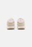 Tommy Hilfiger ESSENTIAL  Trainers light sandalwood ESSENTIAL Кроссовки светлое сандаловое дерево