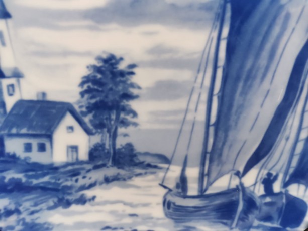 Тарелка декоративная винтажная Wallendorf Echt Kobalt "Яхта и церковь" с позолотой, фарфор, 20 см, ГДР, 1971 год