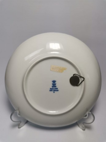 Тарелка декоративная винтажная Wallendorf Echt Kobalt "Яхта и церковь" с позолотой, фарфор, 20 см, ГДР, 1971 год