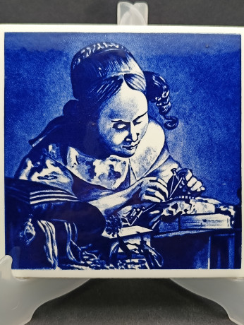 Панно винтажное Delft Blue "Кружевница", ручная роспись, керамика, 15 х 15 см, Голландия, 1950-70гг.