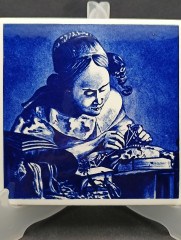Панно винтажное Delft Blue &quot;Кружевница&quot;, ручная роспись, керамика, 15 х 15 см, Голландия, 1950-70гг.