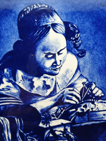 Панно винтажное Delft Blue "Кружевница", ручная роспись, керамика, 15 х 15 см, Голландия, 1950-70гг.