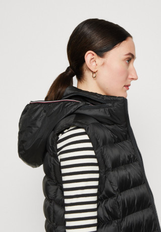 Tommy Hilfiger PADDED GLOBAL LONG VEST Waistcoat black PADDED GLOBAL LONG VEST Жилет черный