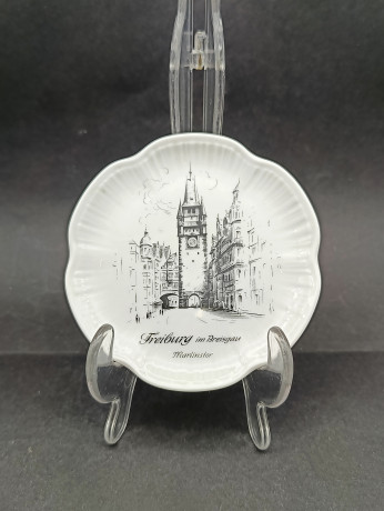 Тарелка декоративная винтажная AK Kaiser "Фрайбург", сувенирная, фарфор, 11 см, Германия, 1970-80гг.