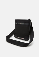 Tommy Hilfiger TH CENTRAL RPREVE MINI CROSSOVER Across body bag black TH CENTRAL RPREVE MINI CROSSOVER Сумка через плечо черный