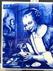 Панно винтажное Delft Blue &quot;Девушка с устрицами&quot; (Ян Стен. 1968 год), ручная роспись, керамика, 15 х 15 см, Голландия, 1950-70гг.