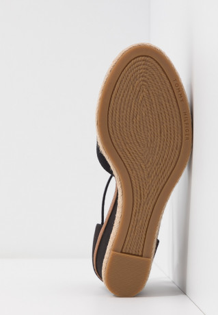 Tommy Hilfiger BASIC CLOSED TOE MID WEDGE Wedges black БАЗОВЫЙ ЗАКРЫТЫЙ НОСОК СРЕДНЯЯ СТАТЬЯ Танкетка черный