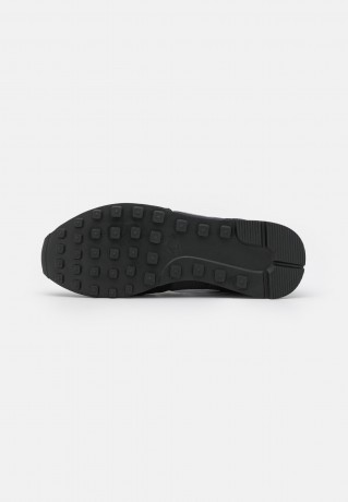 Nike Sportswear INTERNATIONALIST Sneaker low black/white/dark smoke grey INTERNATIONALIST Низкие кроссовки женские черный/белый/темно-серый дым