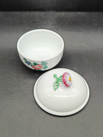 Набор емкостей для сыпучих продуктов винтажный Staatlich Majolika Manufaktur Karlsruhe A.G., с объемным цветком на крышке, керамика, ручная работа, 6 шт., 11.5 см, Германия, 1970-80гг.