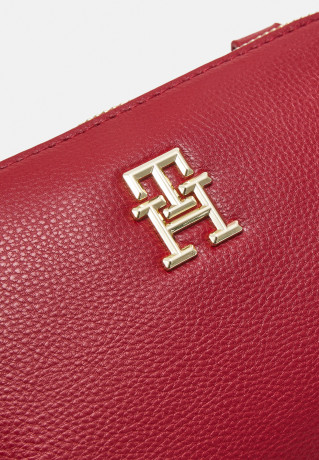 Tommy Hilfiger LIFE CROSSOVER Across body bag regatta red LIFE CROSSOVER Сумка через плечо регата красный