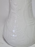 Ваза винтажная AK Kaiser, белая с объемным декором, фарфор, 13 см, Германия, 1970-80гг.