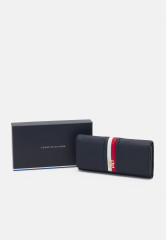 Tommy Hilfiger EMBLEM LARGE FLAP CORP Wallet space blue EMBLEM LARGE FLAP CORP Бумажник космический синий