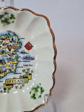 Декоративная тарелка Carrigcraft, белый фарфор с картой Ирландии и позолотой 24К, 11,5 x 11,5 x 2,5 см, Ирландия, 1960-70гг.
