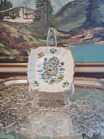 Декоративная тарелка Carrigcraft, белый фарфор с картой Ирландии и позолотой 24К, 11,5 x 11,5 x 2,5 см, Ирландия, 1960-70гг.