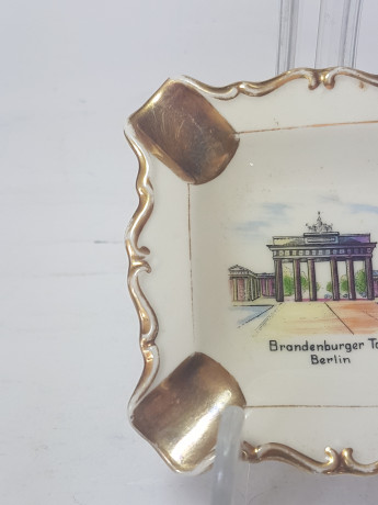 Пепельница винтажная Kronach Bavaria, фарфор с изображением Браунденбургских ворот в Берлине, 8,5 x 8,5 x 2 см, Германия, 1960-70гг.