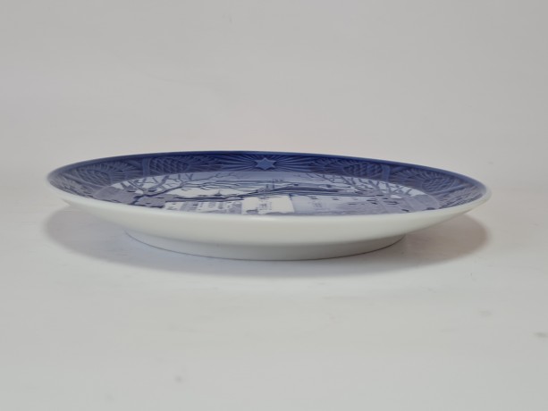 Royal Copenhagen Декоративная тарелка "Зимний дом", фарфор, 18см, Дания, 1975г