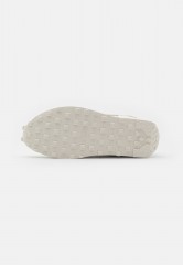 Nike Sportswear DAYBREAK Sneaker low sail/particle beige/white DAYBREAK Низкие кроссовки женские парус/частица бежевый/белый