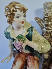 Статуэтка винтажная Lovato &quot;Юноша с девушкой у фамильного древа&quot;, фарфор, 40 x 37 см, Германия, 1960-70гг.